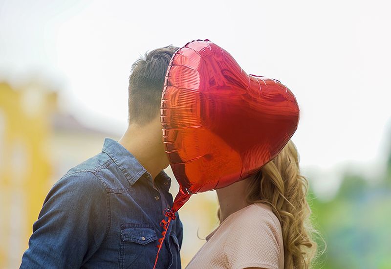 Kyss bak en ballong (colourbox.com)