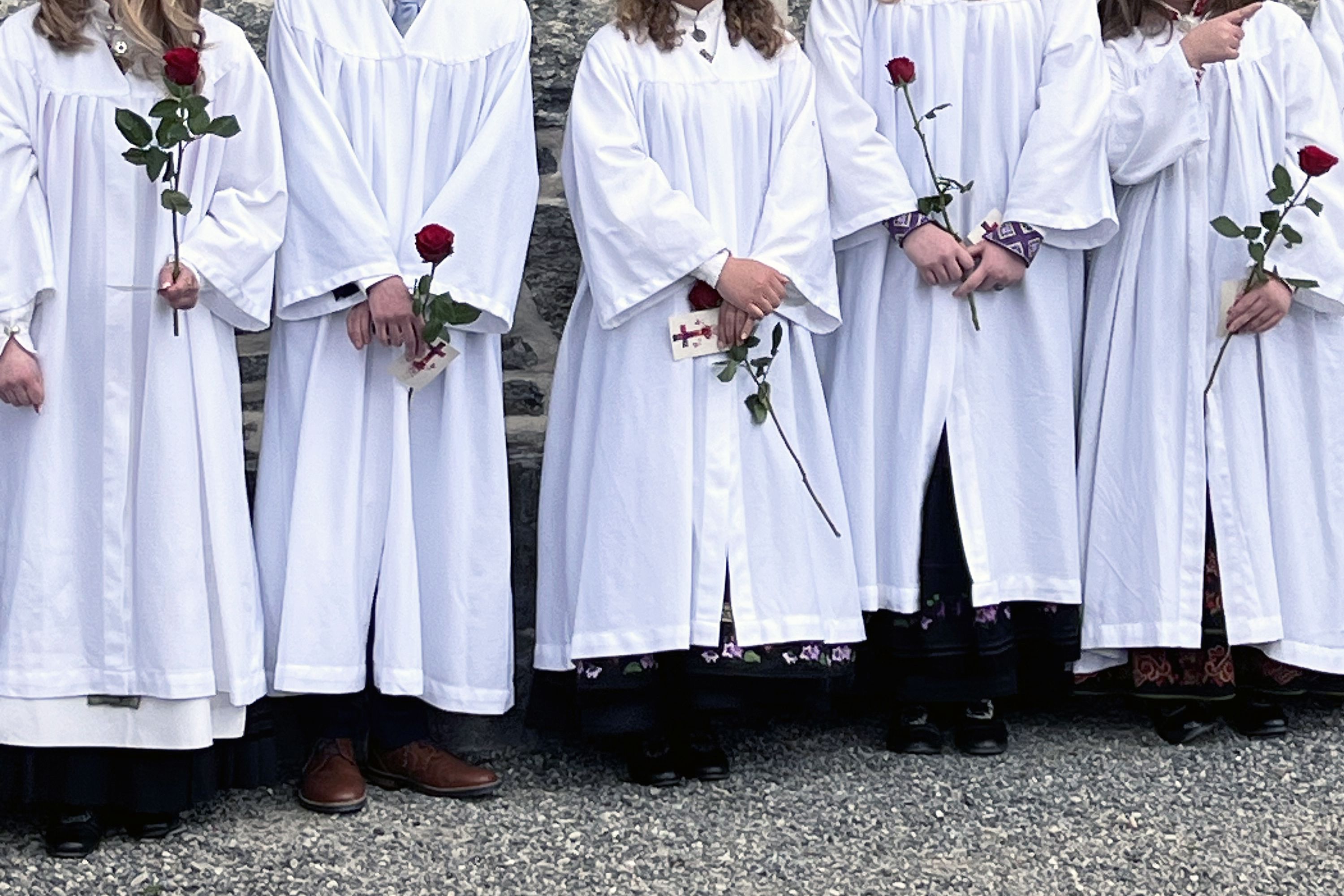 SEREMONI: Konfirmasjonstiden avsluttes med en gudstjeneste i den lokale kirken din. Foto: ung.no