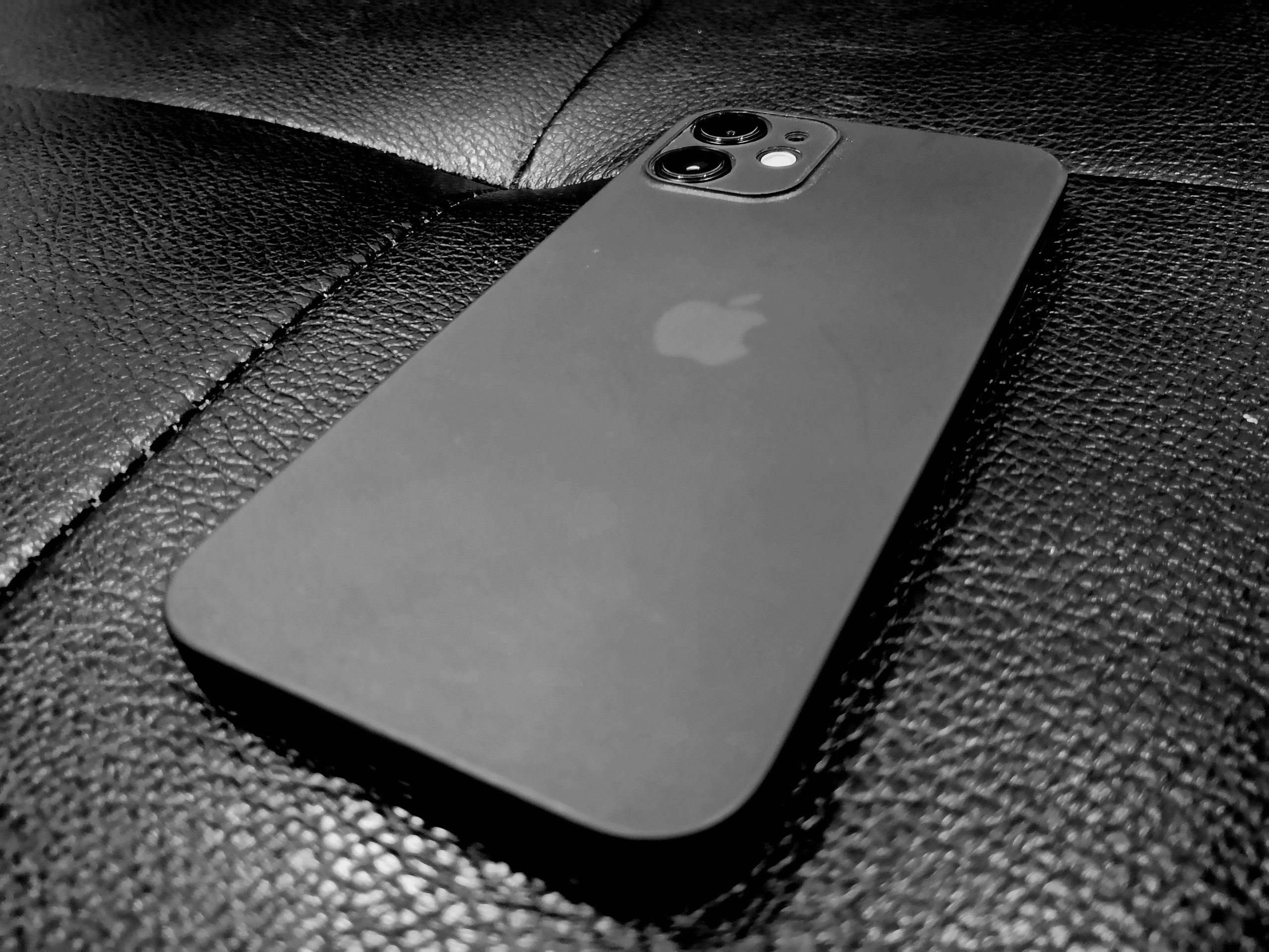 【軽さ重視】iPhone12miniレビューと購入したおすすめ付属品