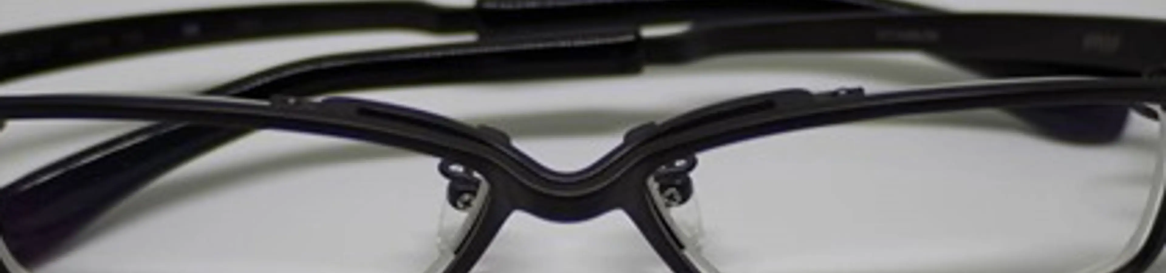 フォーナインズ(999.9)のメガネS-821Tを1年間毎日「着けた」評価レビュー