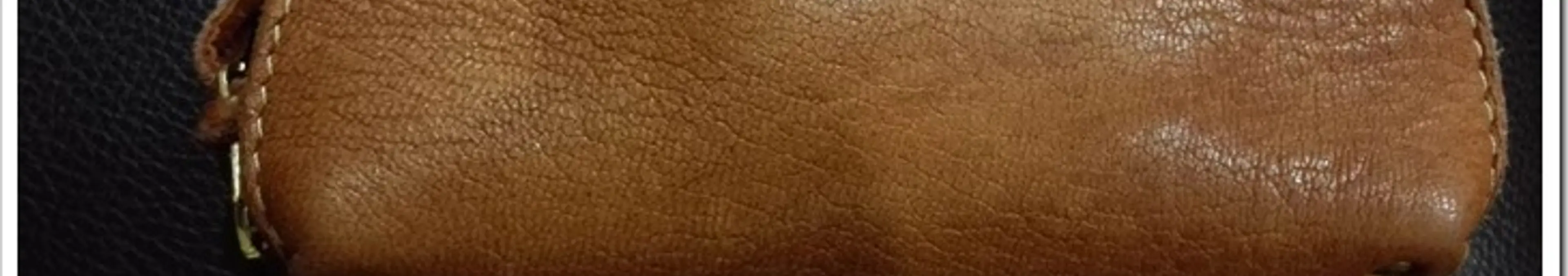 フィンランドエルクレザーの極上ふわふわでツヤのあるペンケースに1年使ったエイジングにうっとりした俺