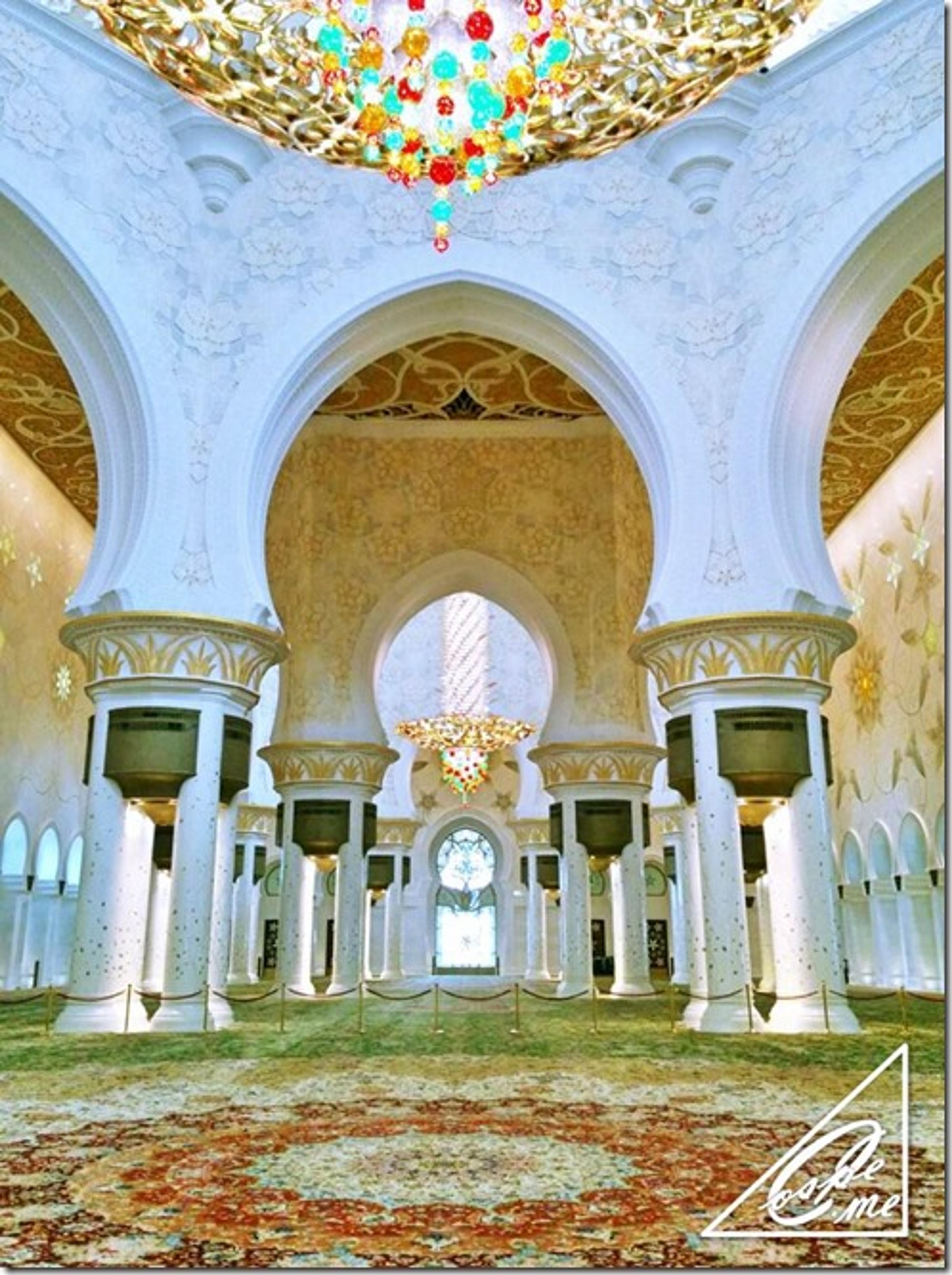sheikh rashid mosque_inside
