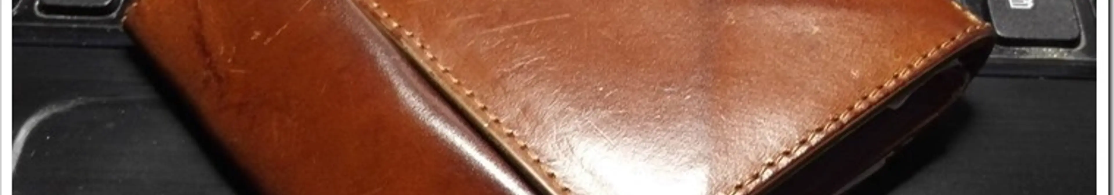 abrAsus薄い財布ブッテーロ、2年のエイジングと使用感