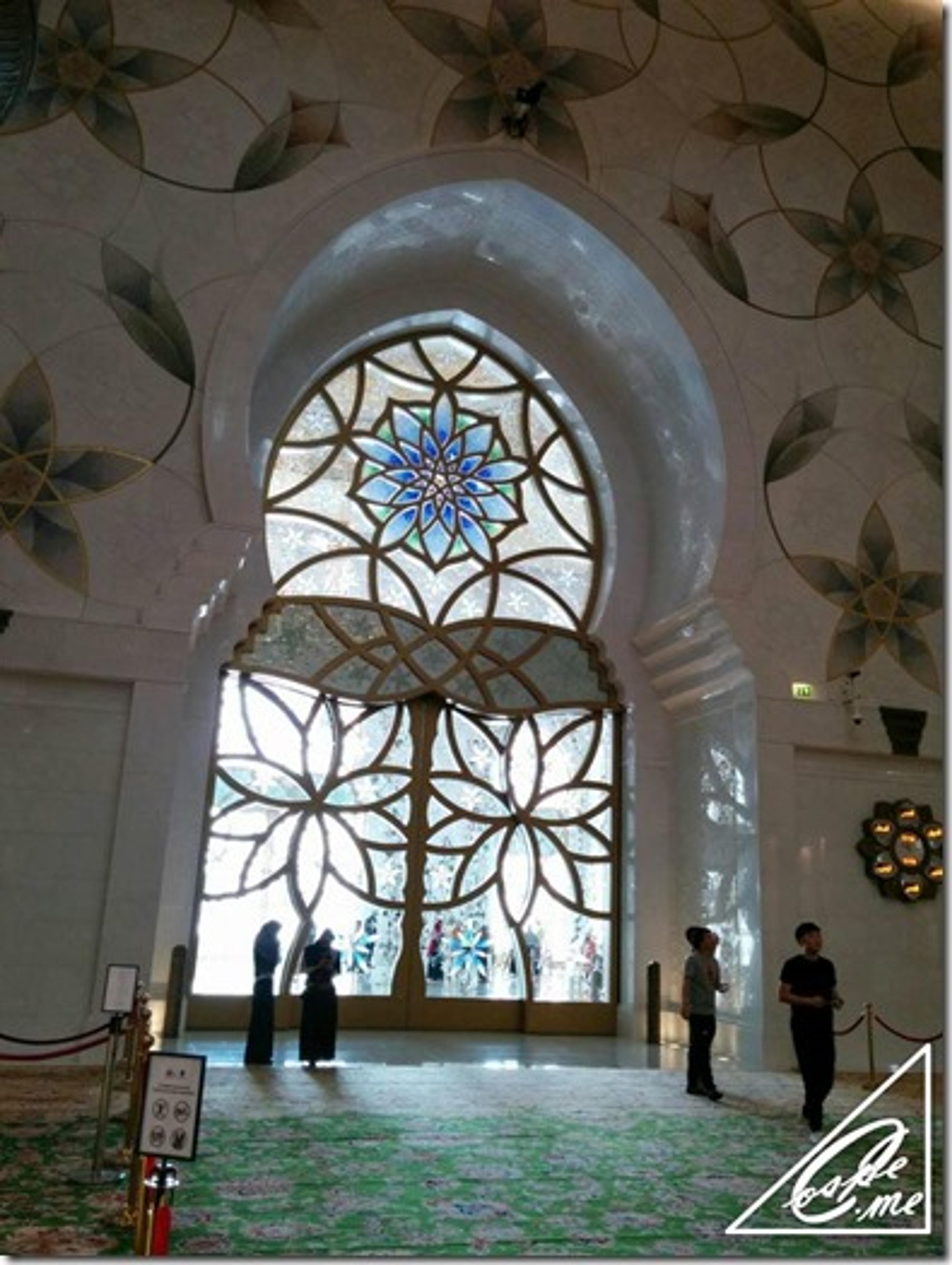 sheikh rashid mosque door