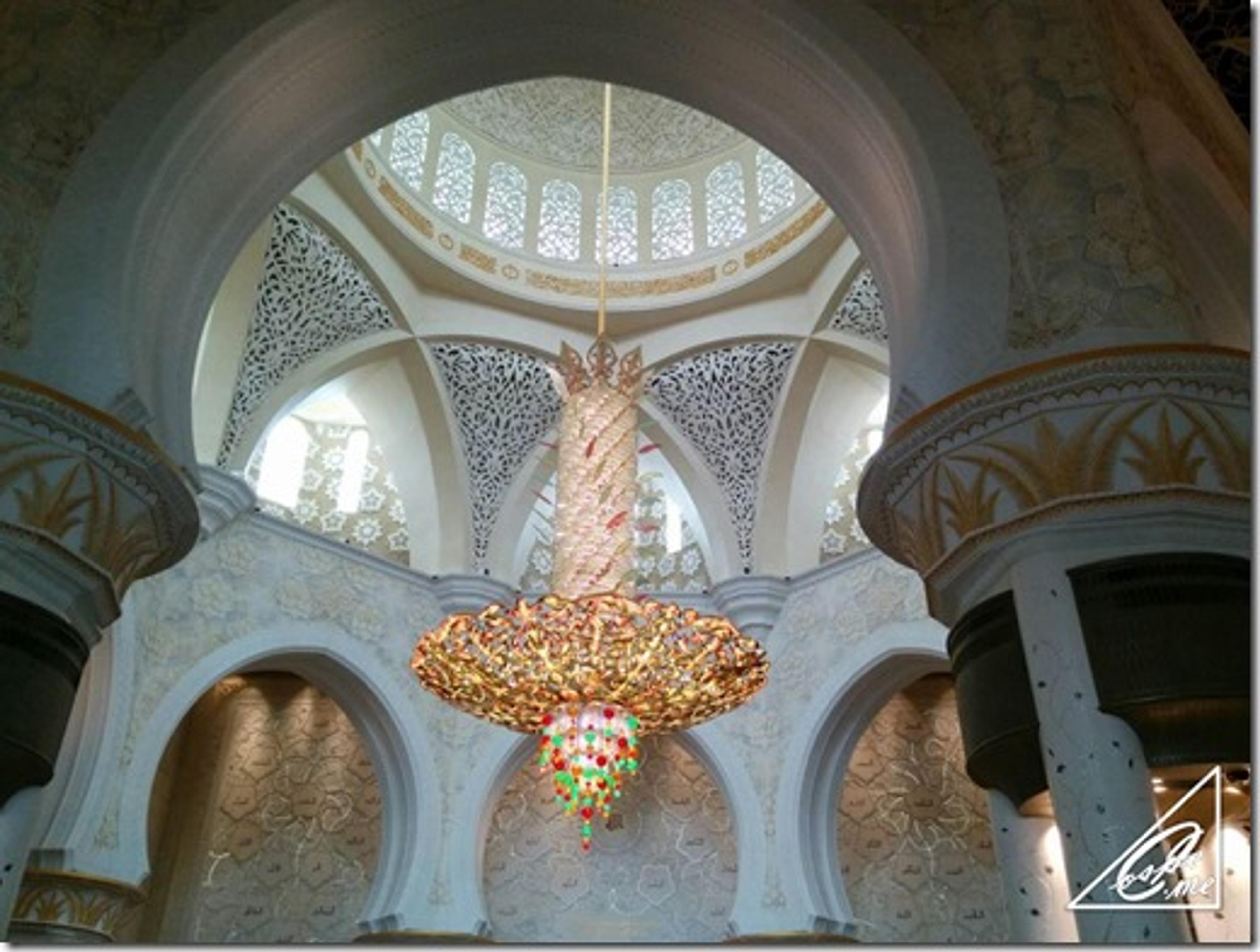 sheikh rashid mosque chandelier