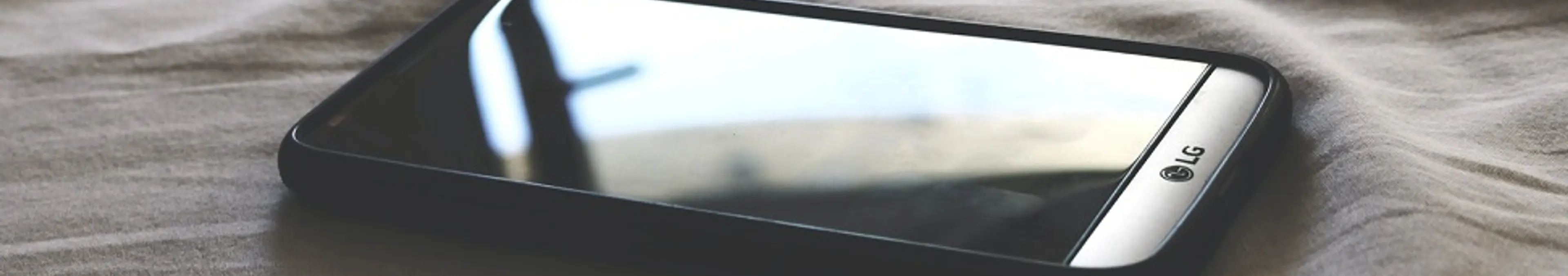 枕元のスマホを機内モードで電磁波カット:寝起きが冴える