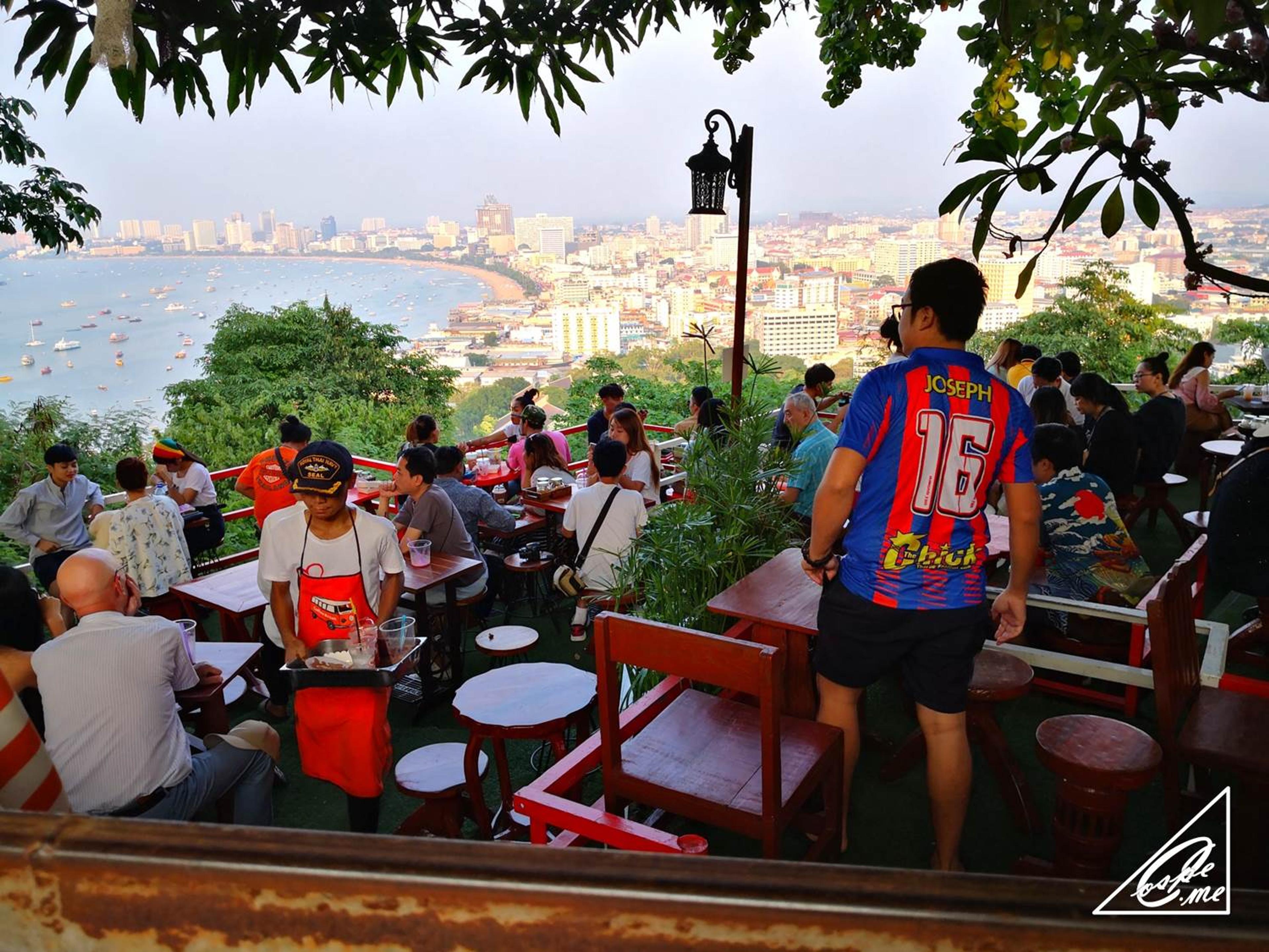 coffee-break-customer