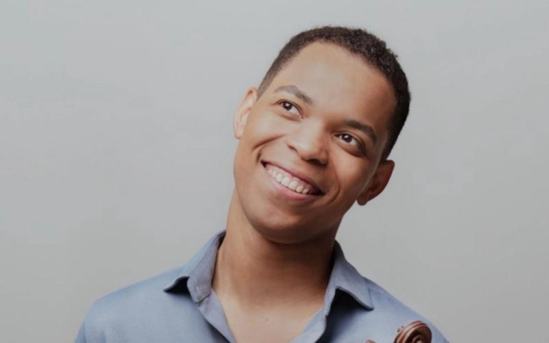 Violinist Nathan Amaral, the 2025–27 Robey Artist.