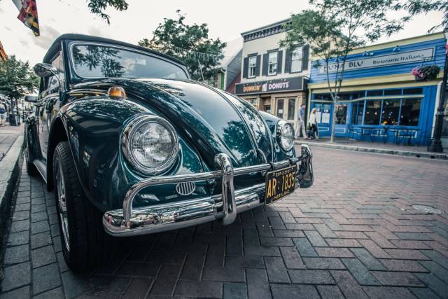 Brick street scene in historic Annapolis, Maryland
