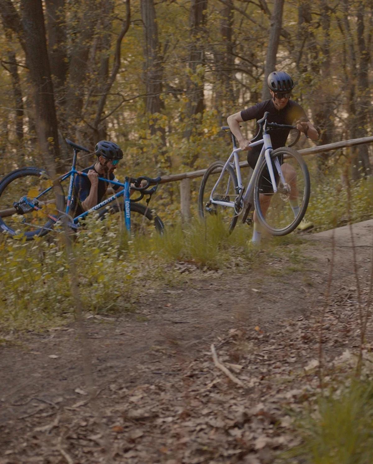 Riding Stichsage Cyclocross Bike