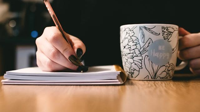 What You Need to Learn to Become a Copywriter and Land a Job