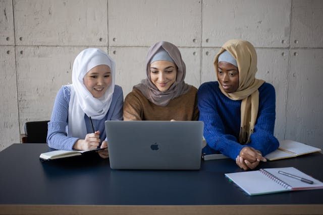 New Paths: Finding and Applying for Scholarships as a Non-Traditional Student