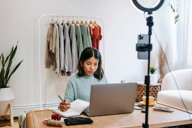 Tips for Remote Job Applications: Standing Out Online
