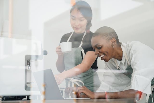 How to Share Your New Job Announcement on LinkedIn (Examples)