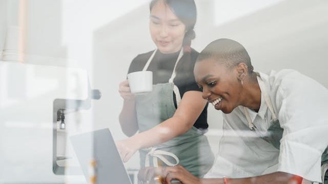 How to Share Your New Job Announcement on LinkedIn (Examples)