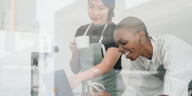 How to Share Your New Job Announcement on LinkedIn (Examples)