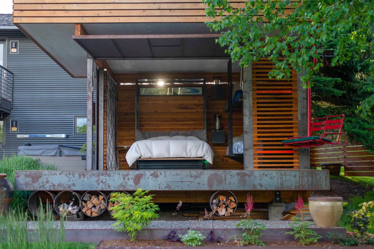 Sleeping Hut - Bozeman, Montana