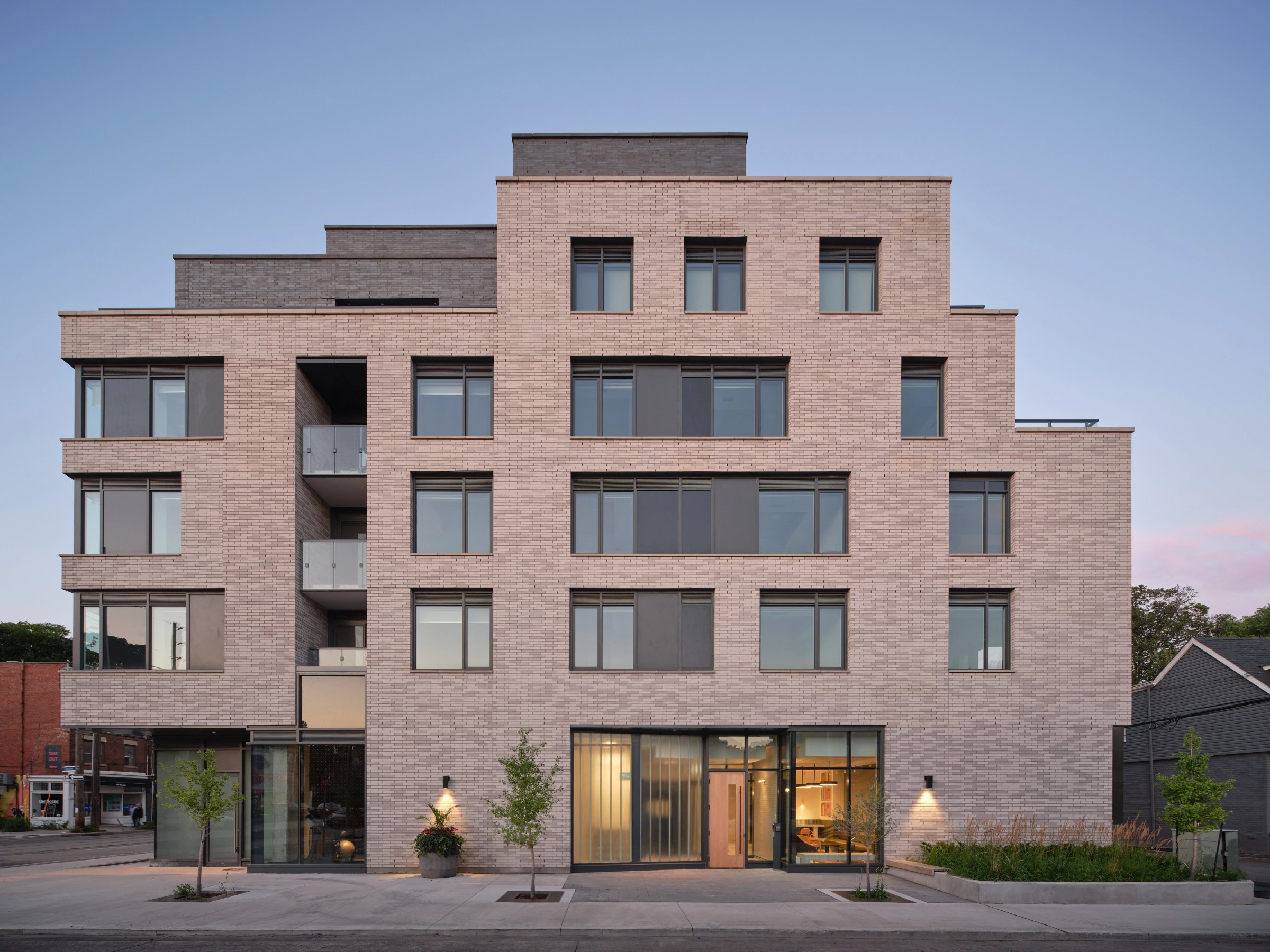 Street view of 115 Larchmount Avenue