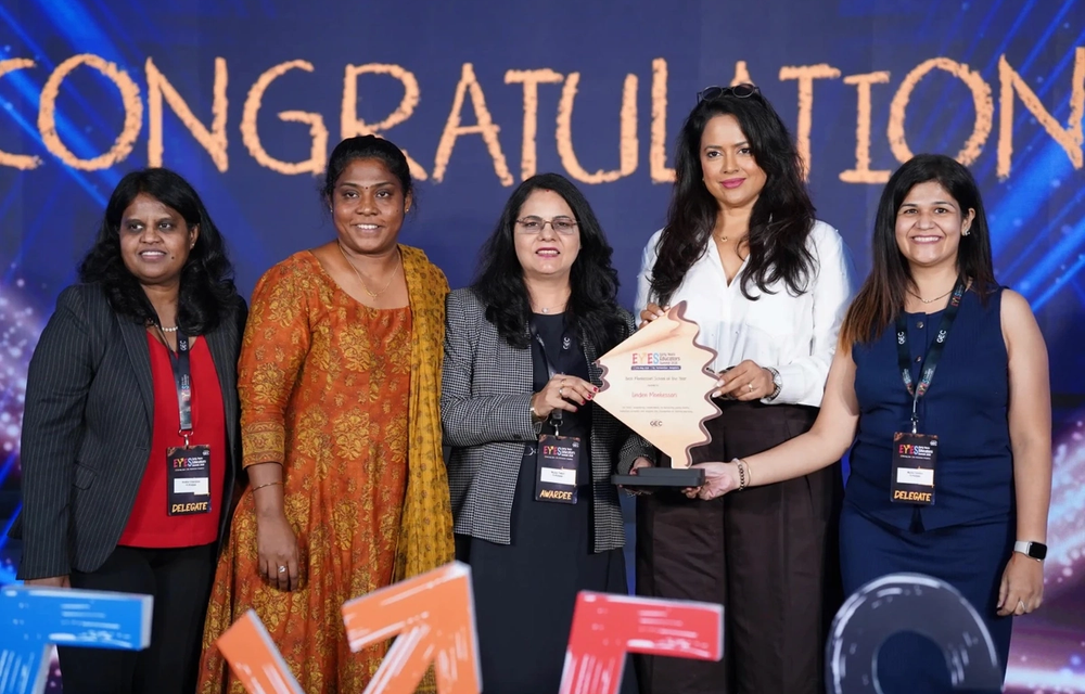 Hi-Kalpaa receives Awards from Sameera Reddy at EYES 2026