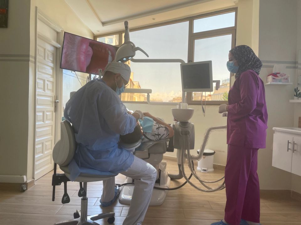 Salle de soins du cabinet dentaire Ennasr à Tanger