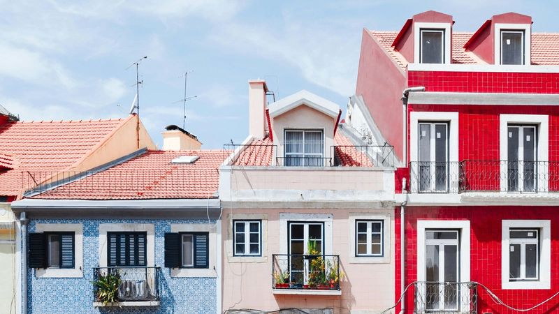 O que fazer depois de comprar casa: registos, impostos e prazos