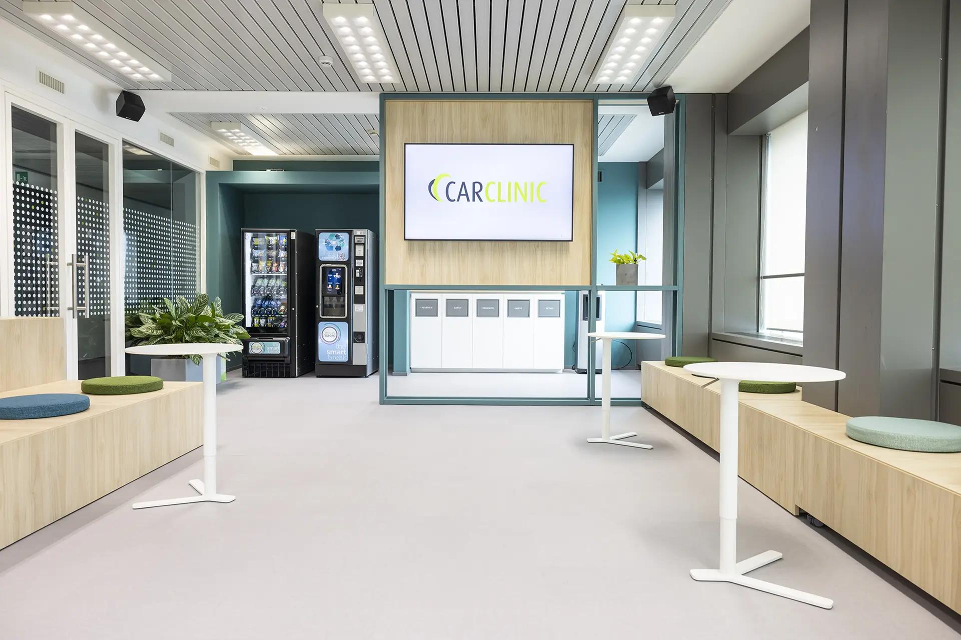 Uffici Car Clinic, area ristoro con distributori automatici 