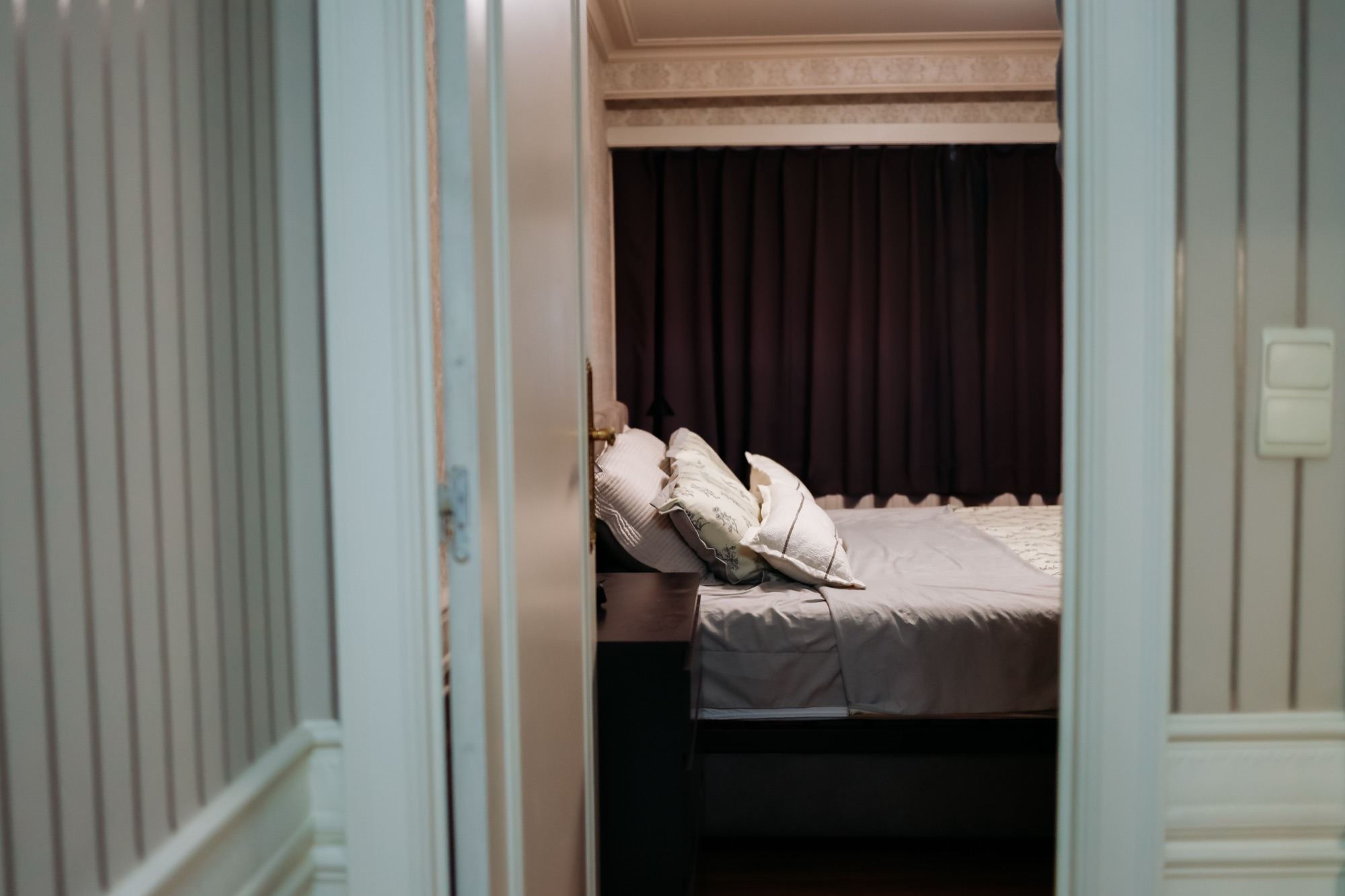 De slaapkamer gezien vanuit de deuropening