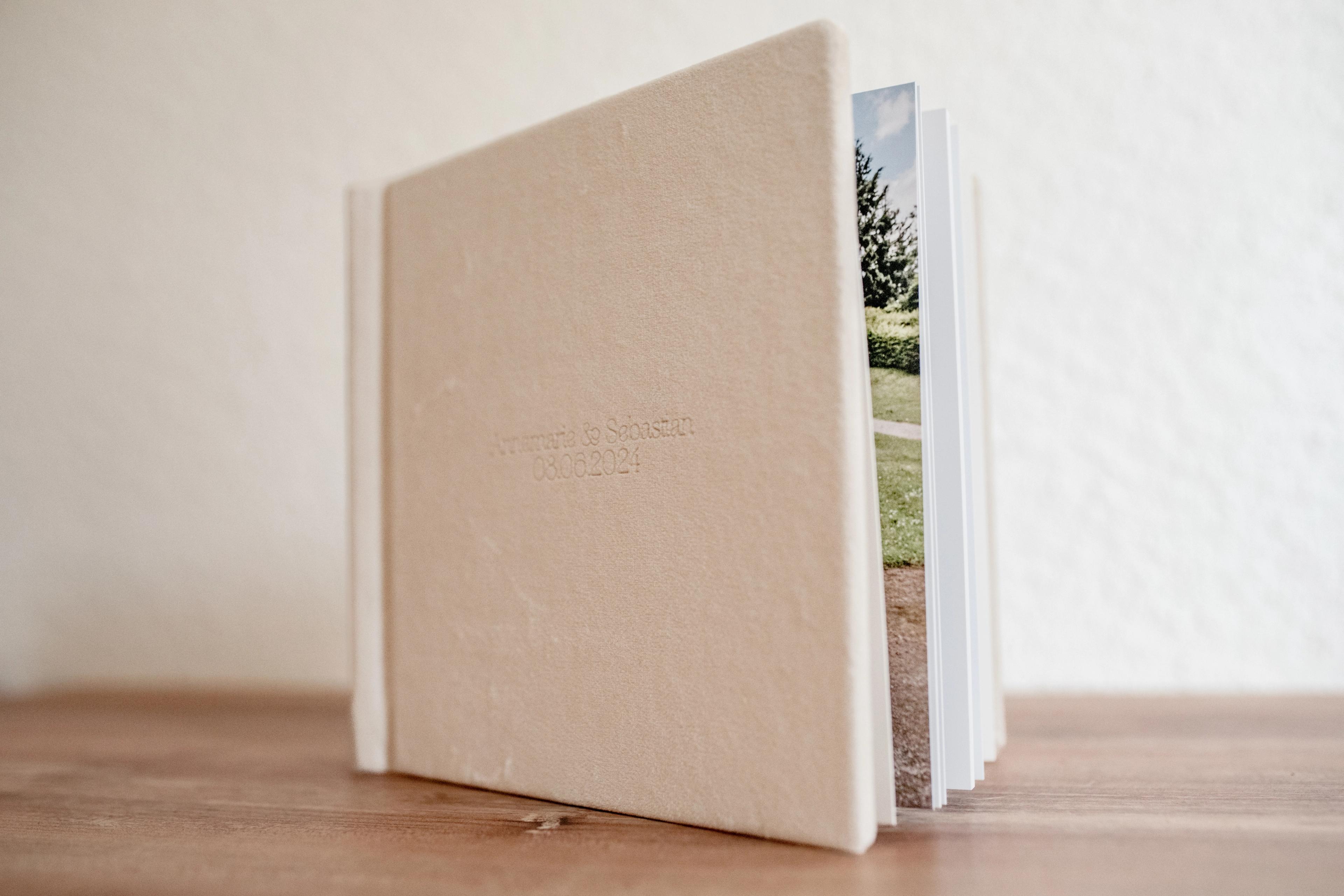 Hochzeitsalbum-Impression 3 — handgefertigt von Charline Rosenberger