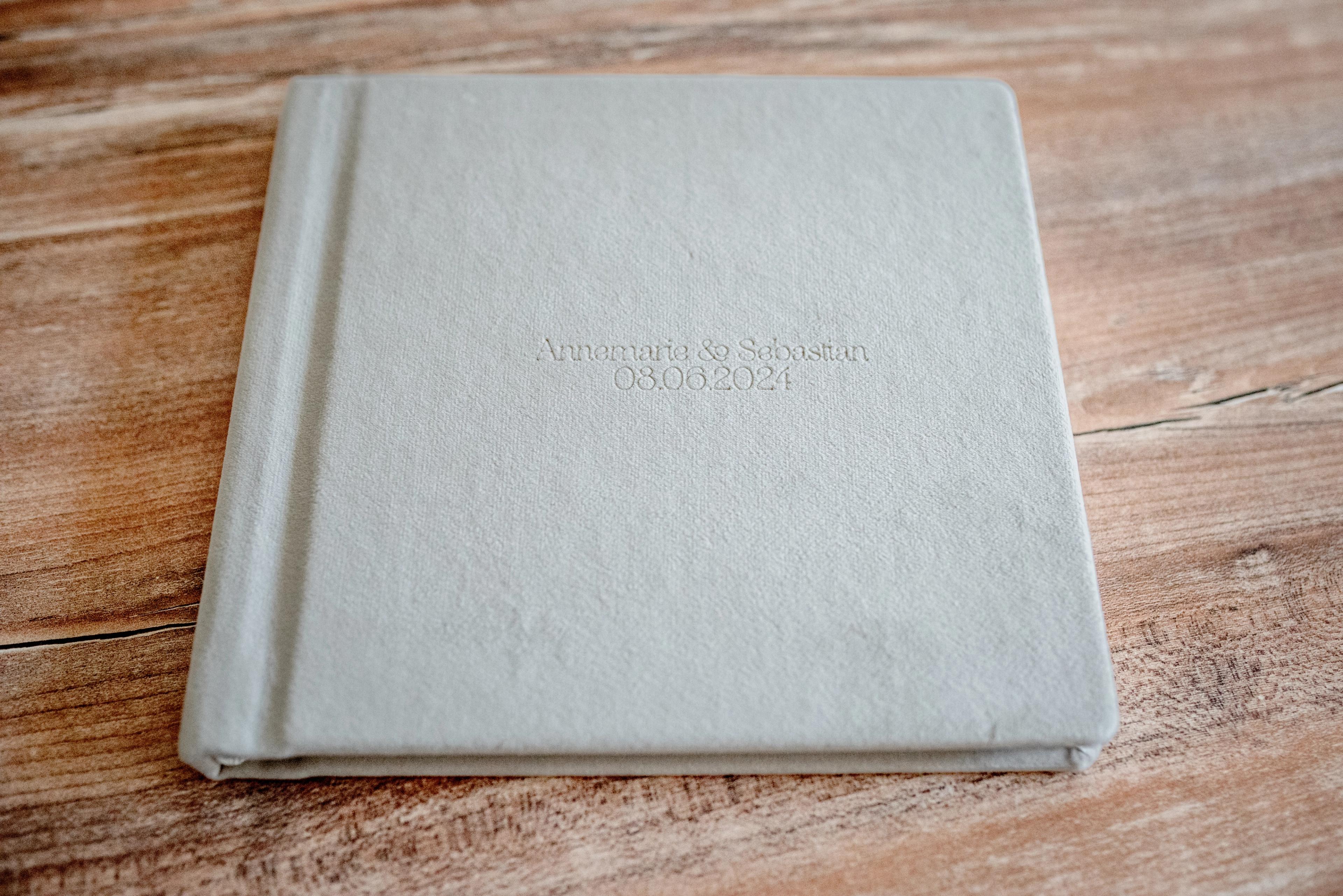 Hochzeitsalbum-Impression 2 — handgefertigt von Charline Rosenberger