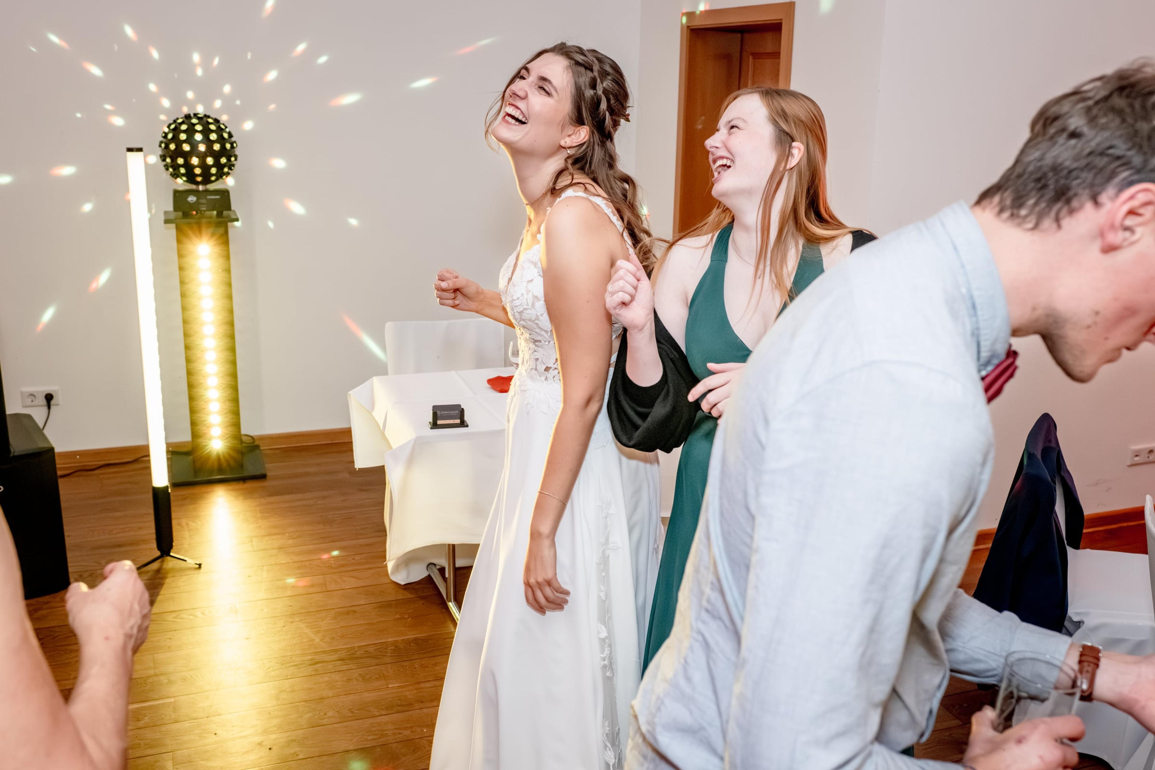 Joy & Max — Foto 93 der Hochzeitsreportage