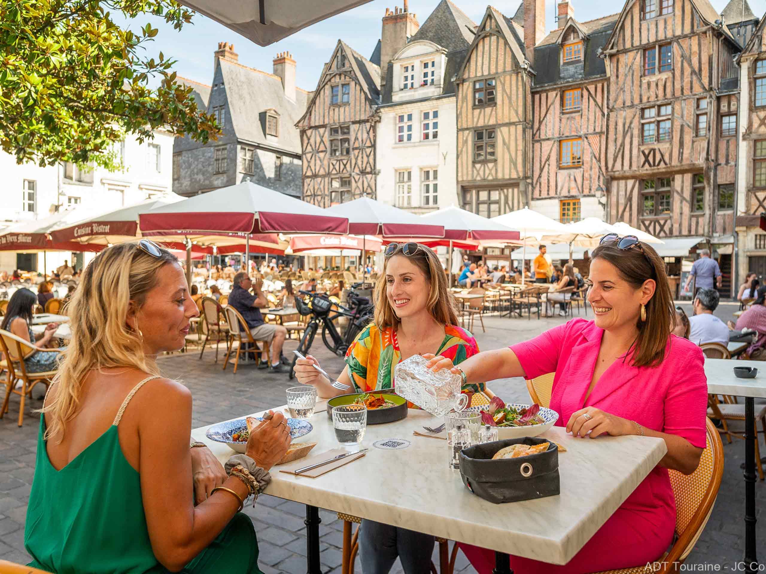 Déjeuner Chez Madie sur la Place Plumereau