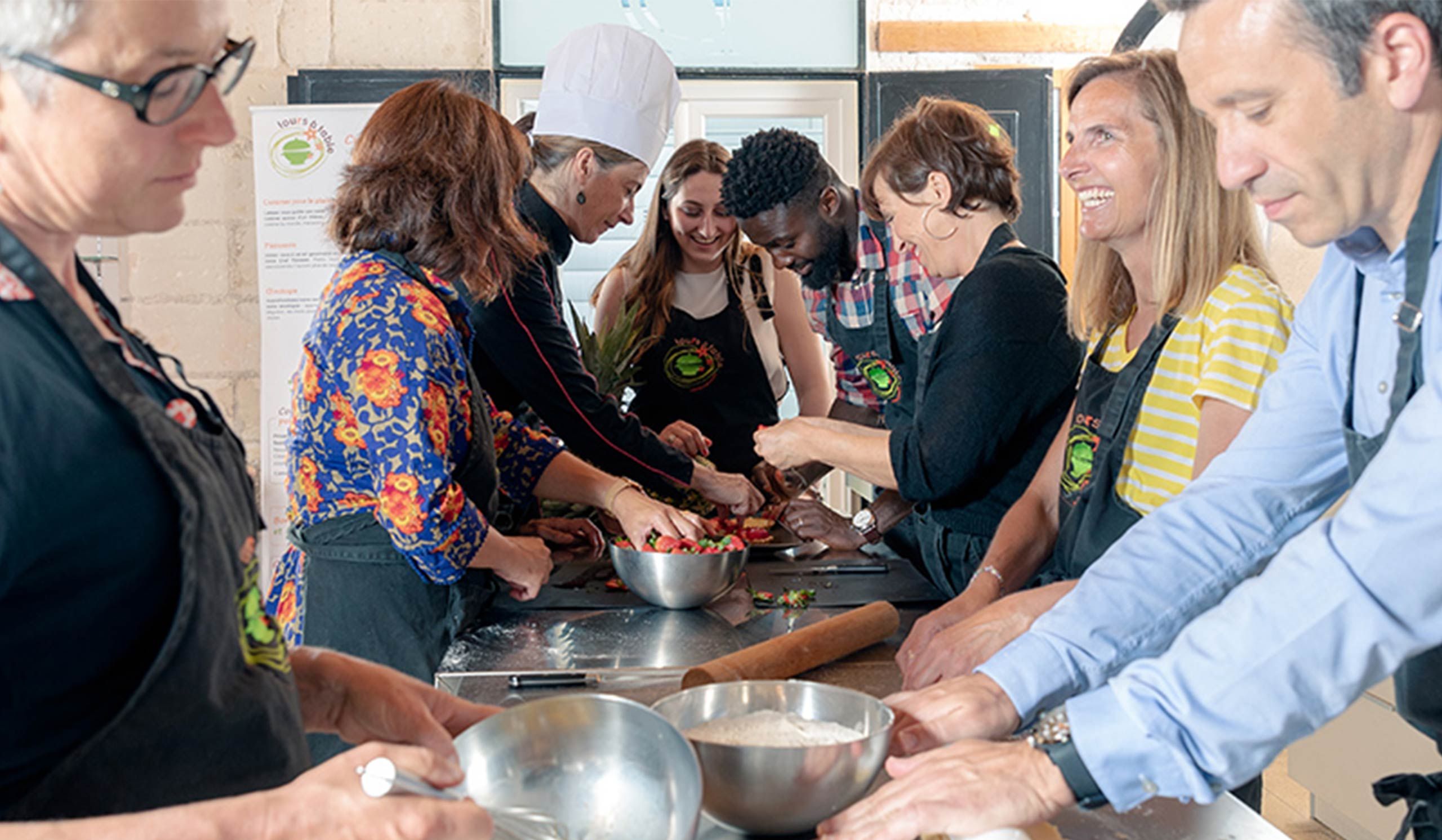 Groupe entrain de cuisiner