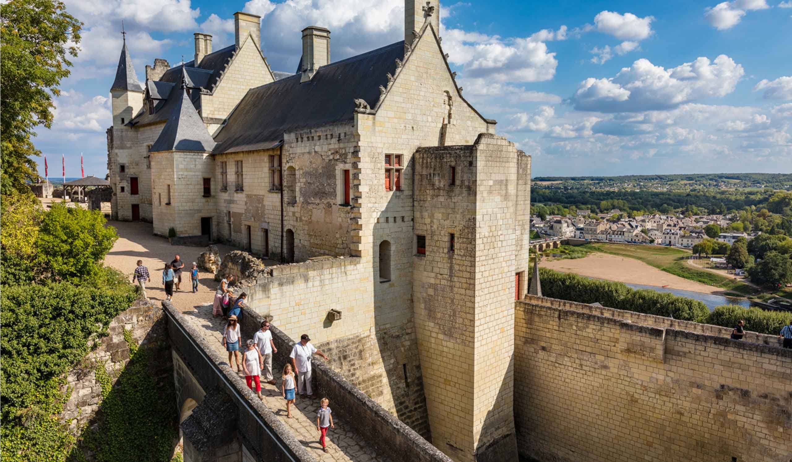 Forteresse de Chinon vue de l'extérieur