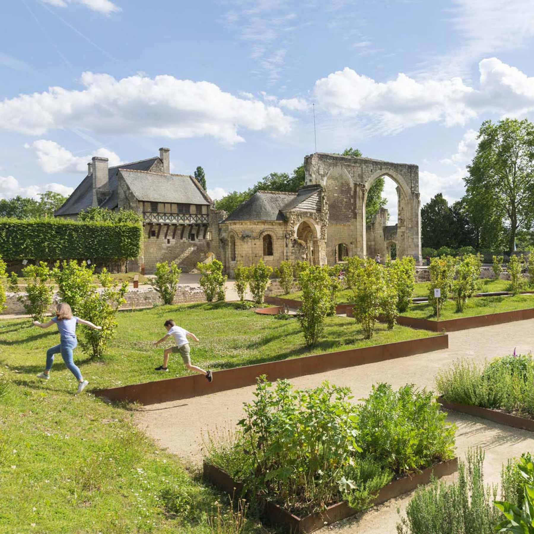 Un jardin pour… voyager dans le temps : le Prieuré Saint-Cosme