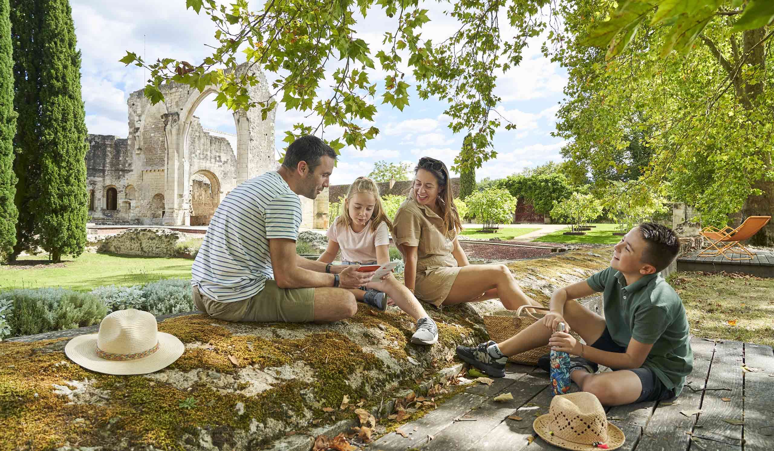 Famille au Prieuré Saint Cosme