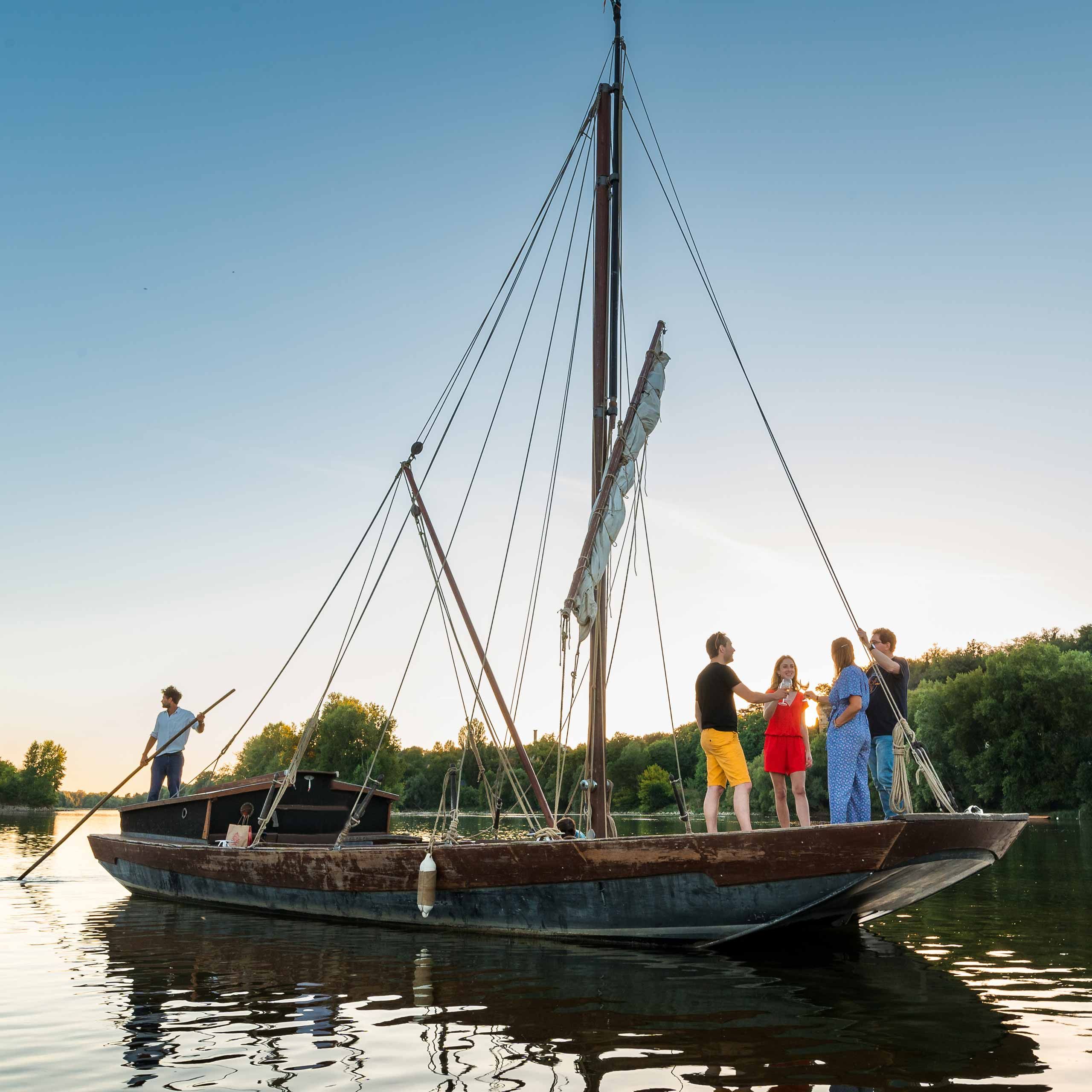 Balades en bateau traditionnel sur la Loire
