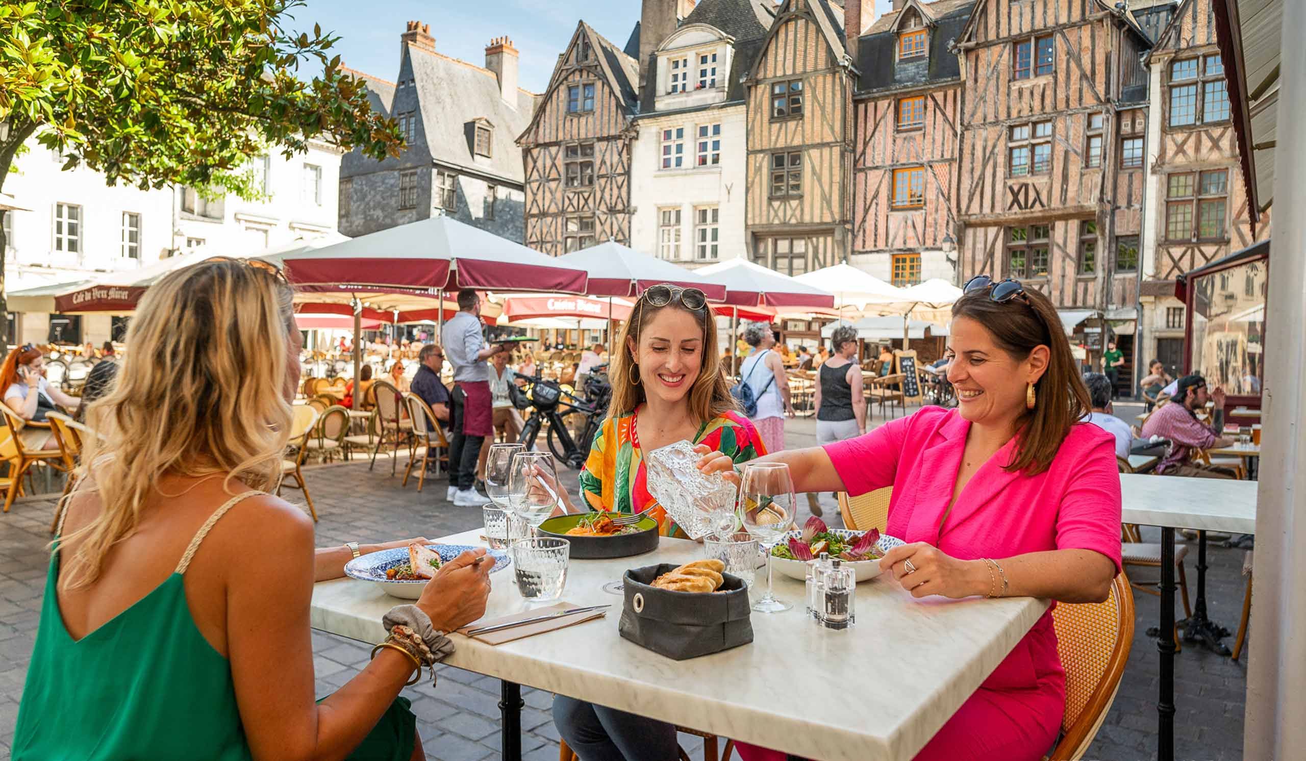 Déjeuner Chez Madie sur la Place Plumereau