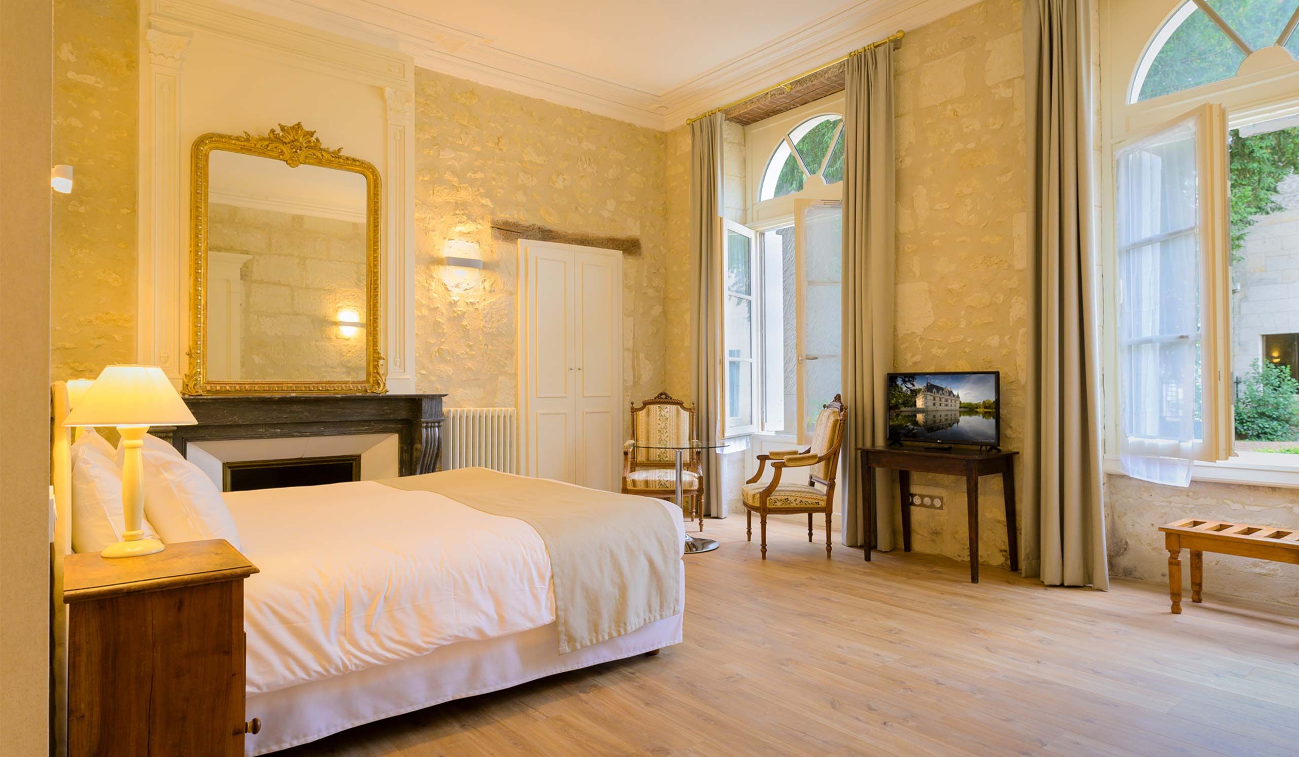 Chambre à l'intérieur de l'Hôtel Le Grand Monarque à Azay-le-Rideau