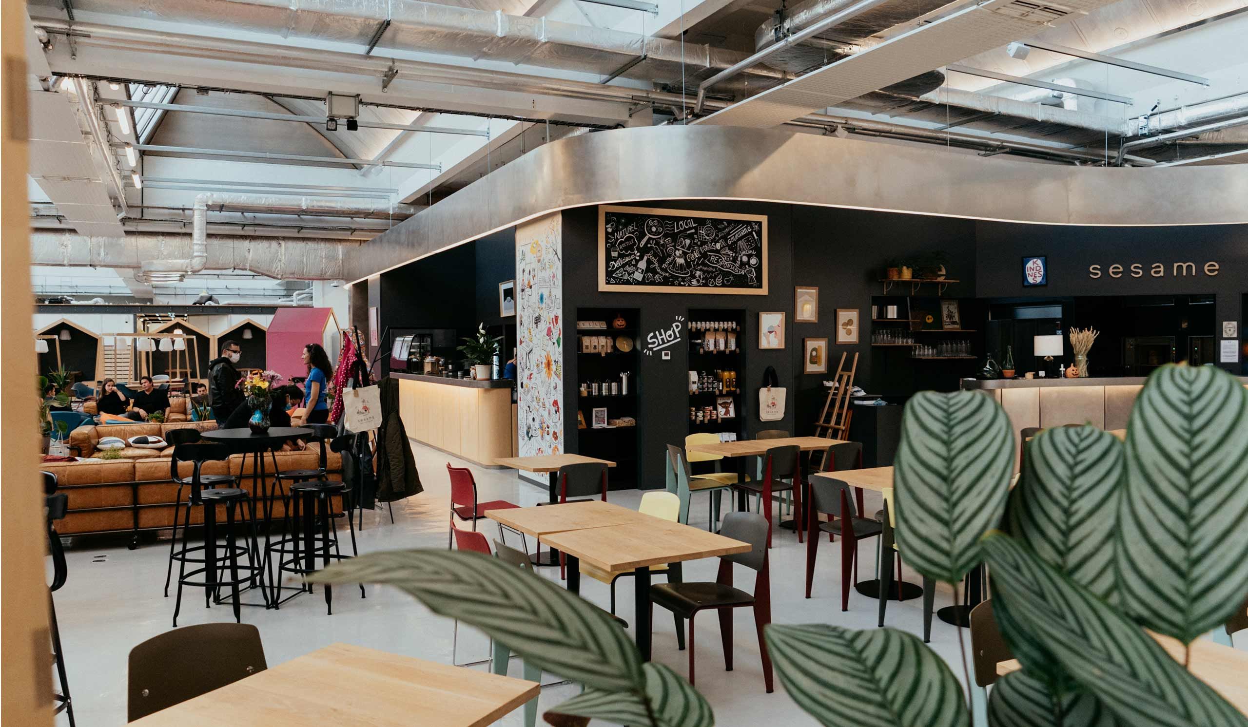 Intérieur du café Sésame à MAME