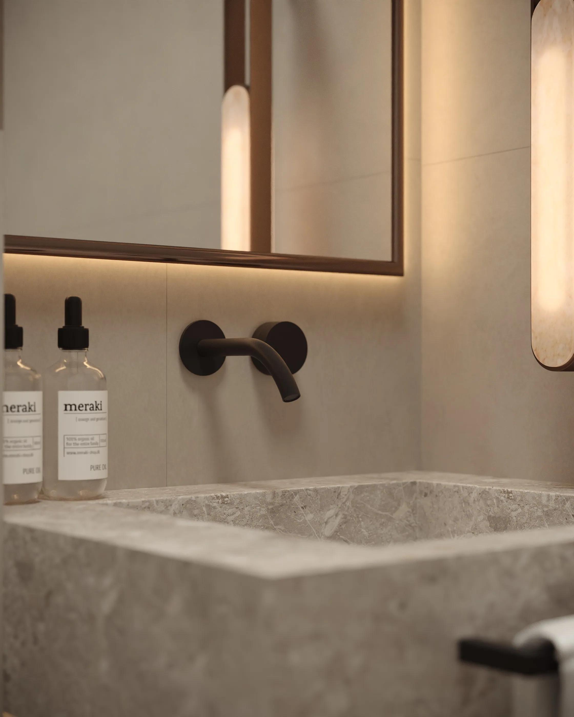 Main Bathroom — image 3