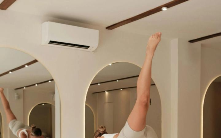 Exercício de pilates terapêutico em aparelho
