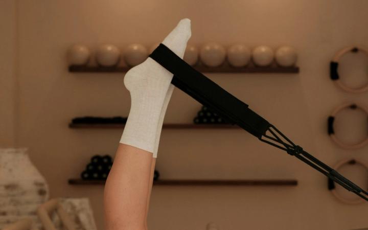 Exercício de pilates em aparelho
