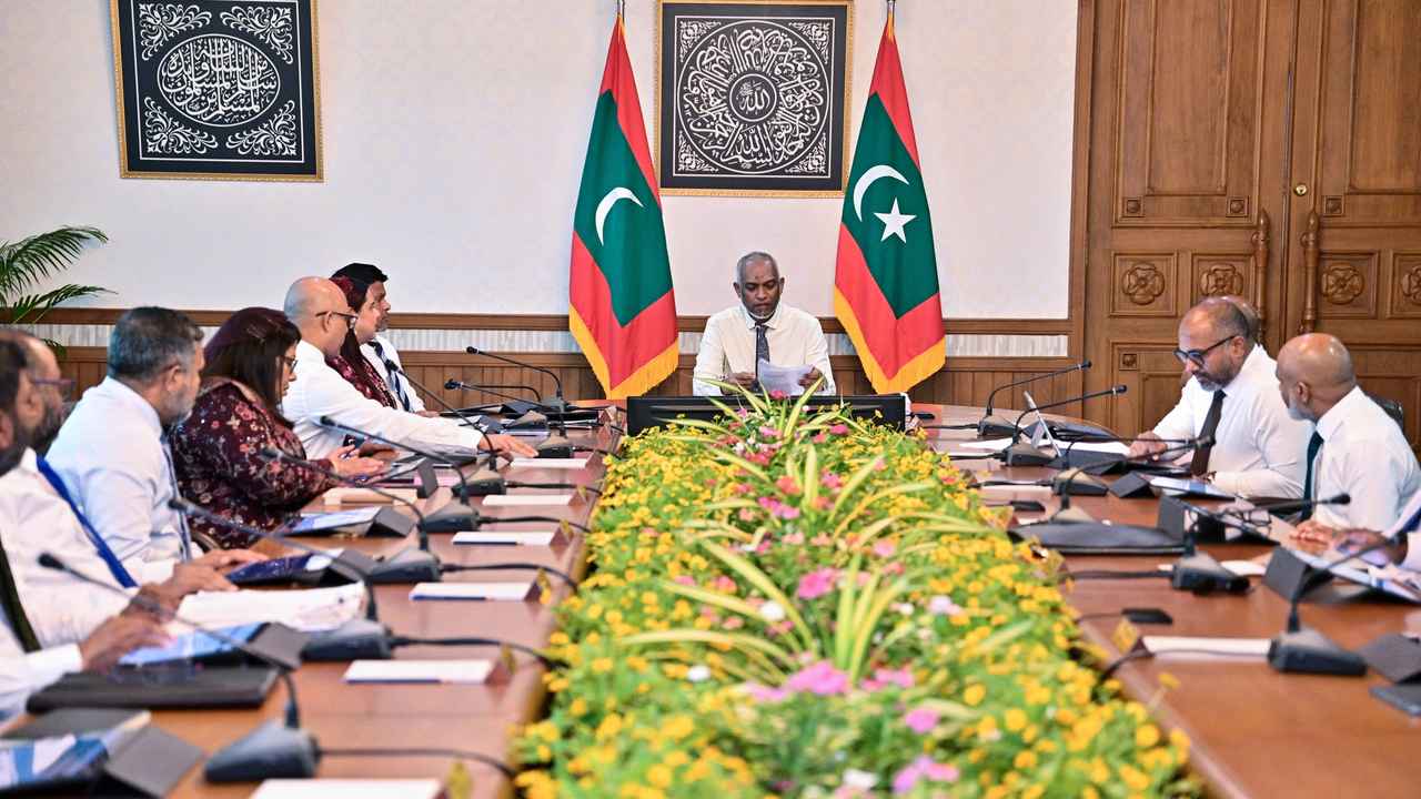 HEP Muizzu convenes with the Cabinet on Generational smoking ban
