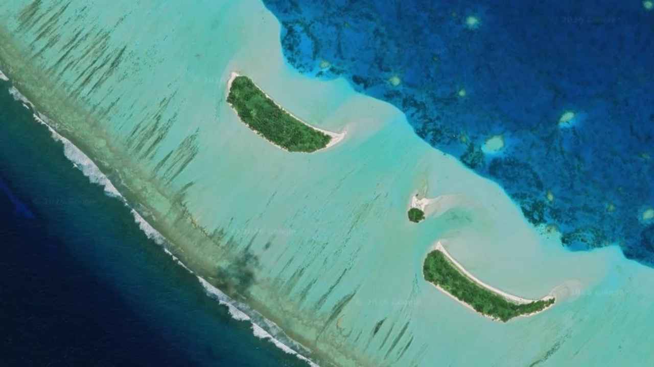 Aerial view of the islands Fushi, Kani and Vanbandhi in Thaa Atoll
