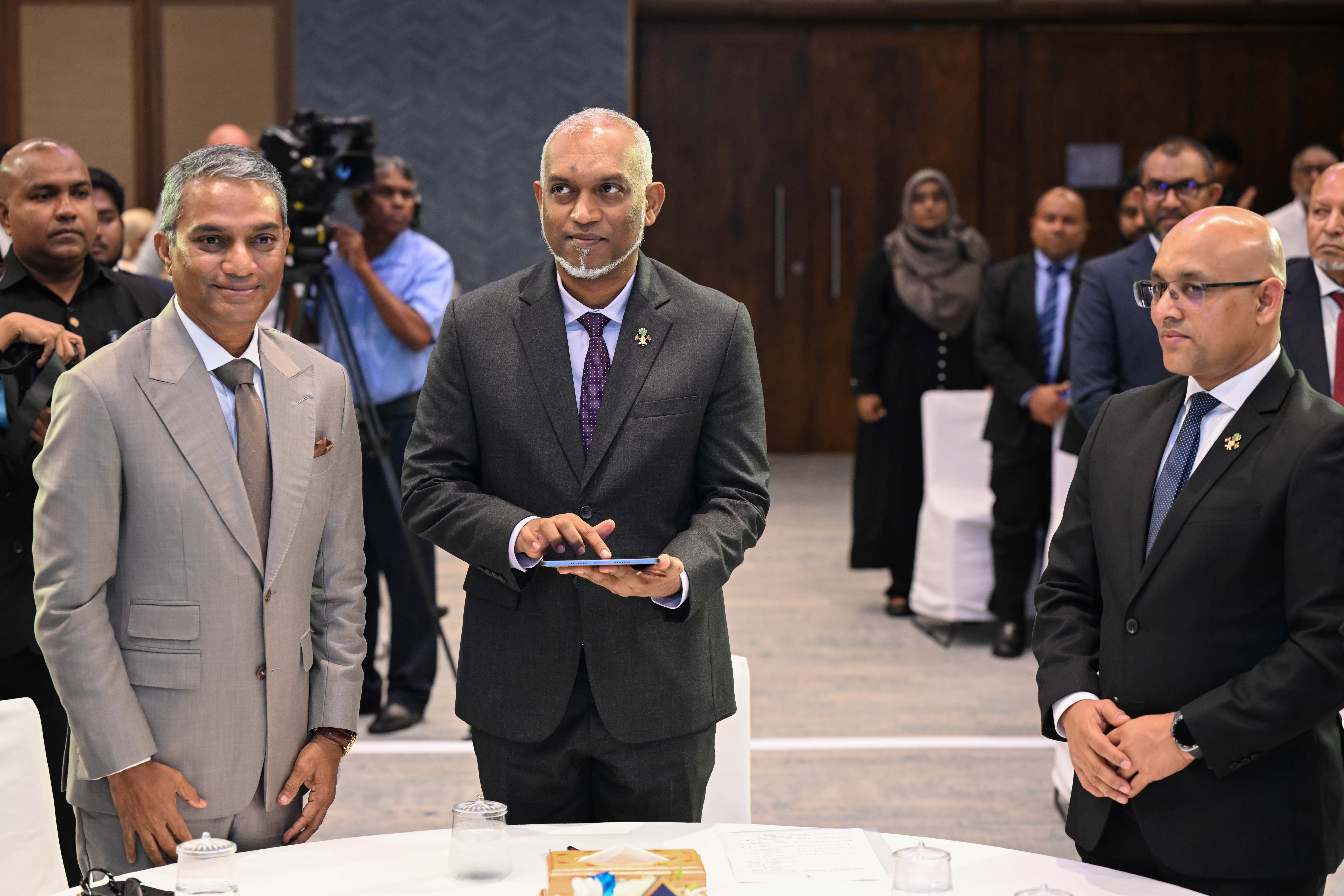 HEP Muizzu launches Maldives Premier Bank's mobile App at the bank's official inauguration gala event.