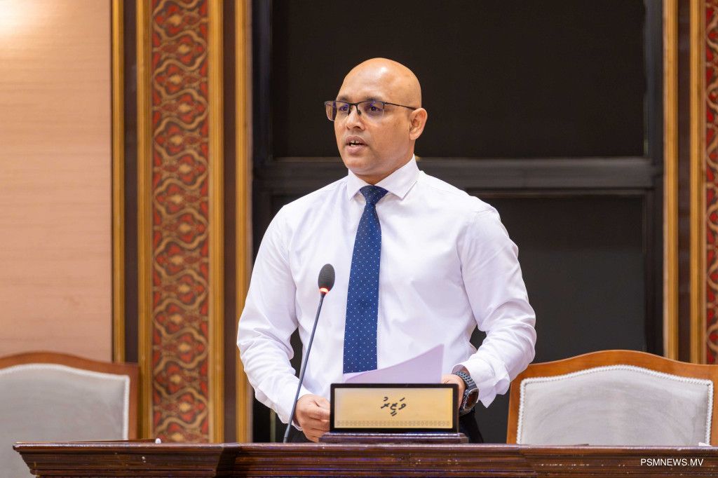 Minister Zareer responding to Majlis Floor questions