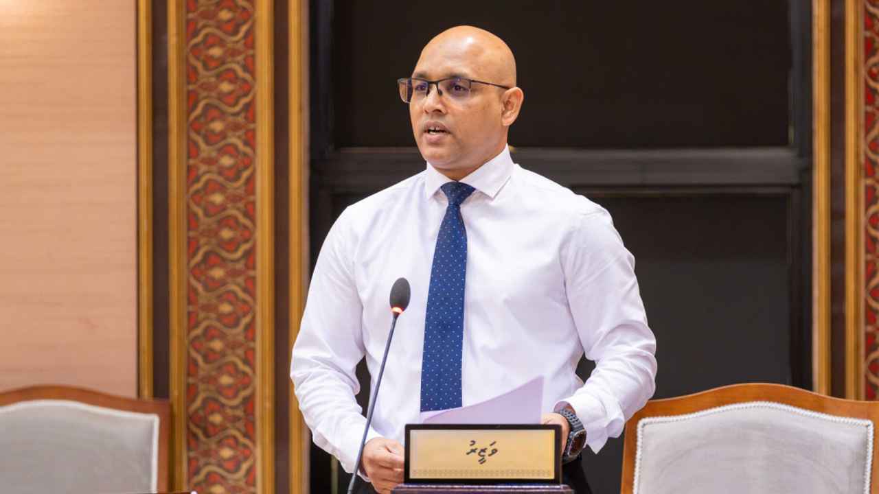 Minister Zareer responding to Majlis Floor questions