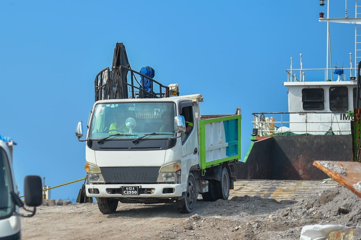Image of WAMCO truck loading garbage to LCT