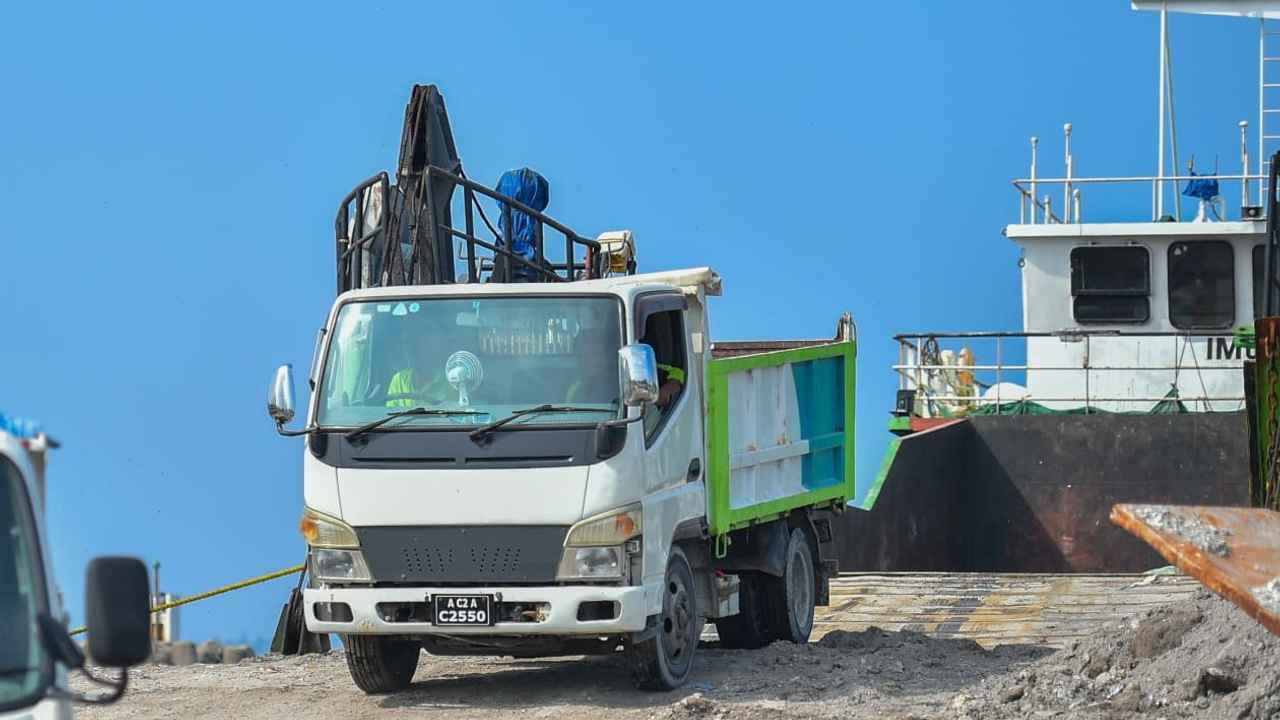 Image of WAMCO truck loading garbage to LCT