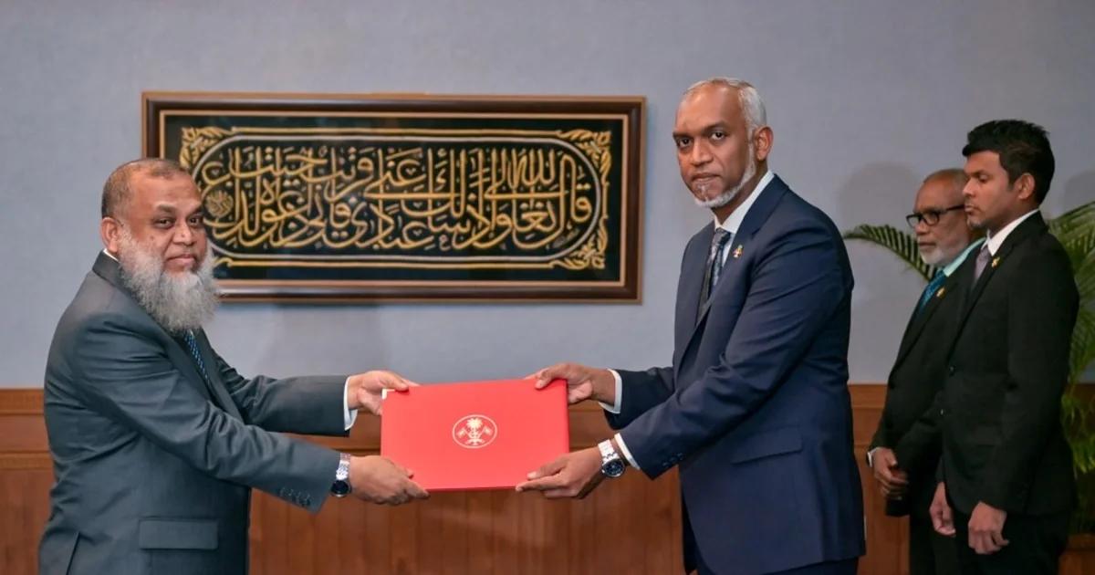 Sheikh Imam Latheef being appointed to his current position at the President's Office